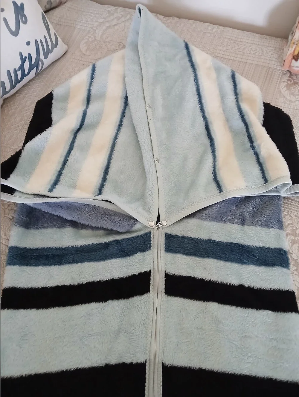Vintage 80s MINK Heavy Wearable Zip Front TV Camping Cape BLANKET Mexican 58X72